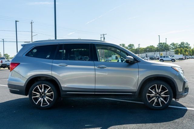 Used 2020 Modern Steel Metallic Honda Touring image 5