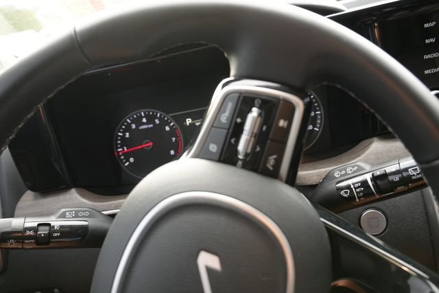 Used 2022 Black Kia EX image 27