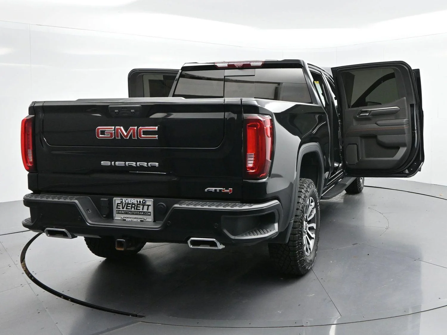 Used 2023 Onyx Black GMC AT4 image 45