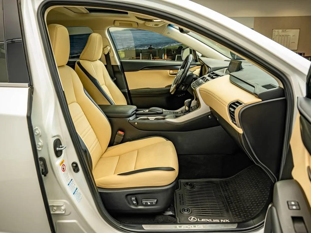 Used 2015 White Pearl Lexus 200t image 41