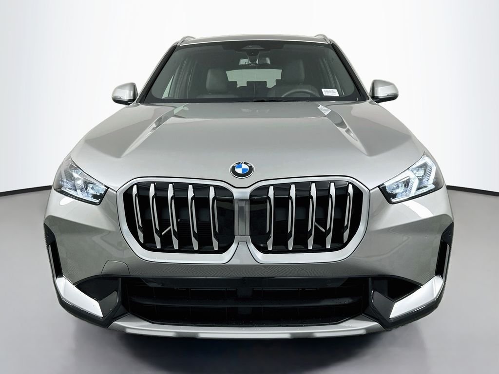 New 2027 Space Silver Metallic BMW xDrive28i image 2