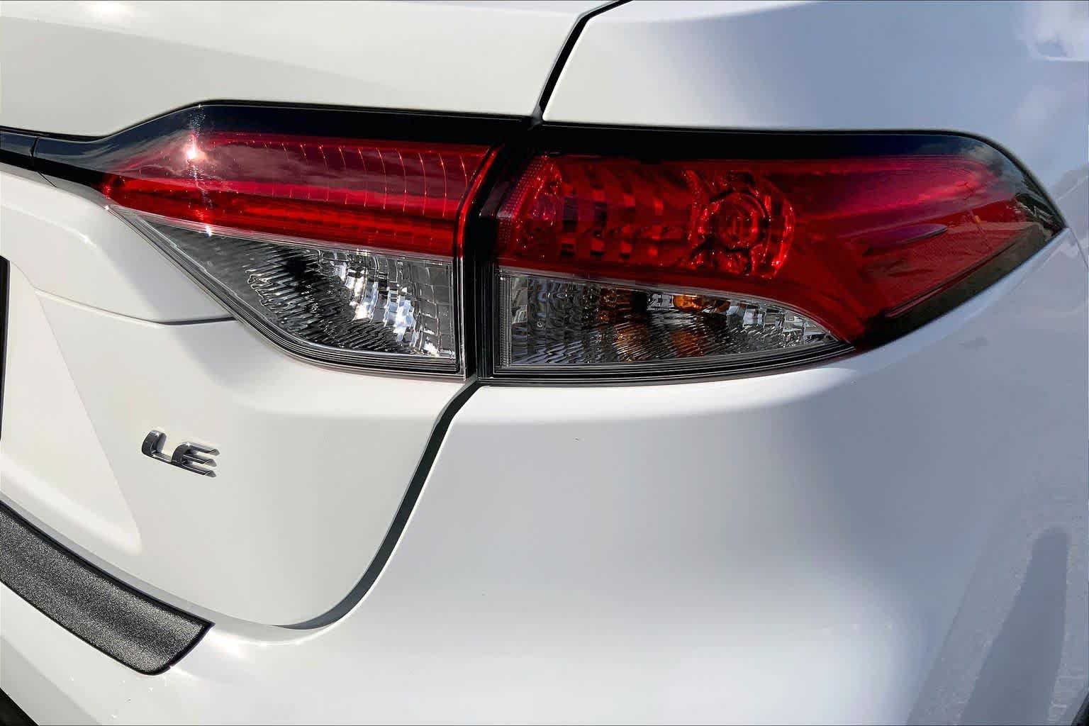 Used 2024 Ice Cap Toyota LE image 30
