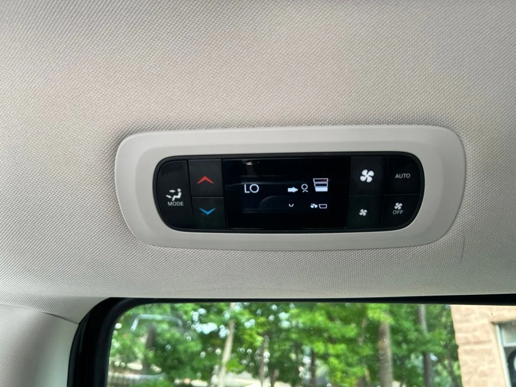 Used 2024 Black Chrysler Select image 23