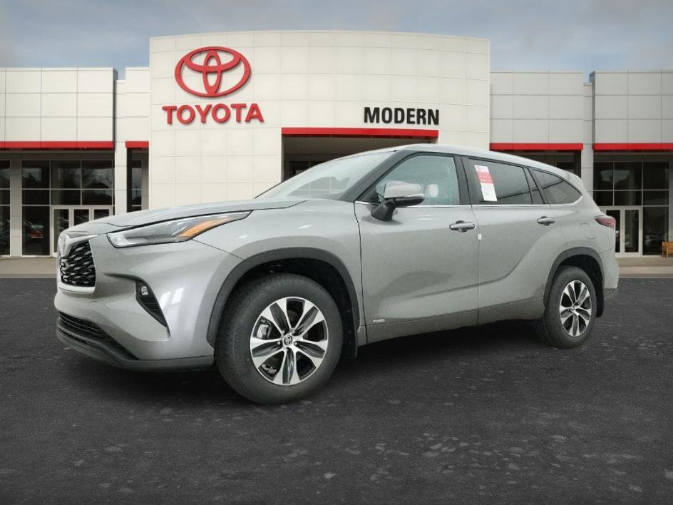 New 2026 Heavy Metallic Toyota Hybrid XLE image 9