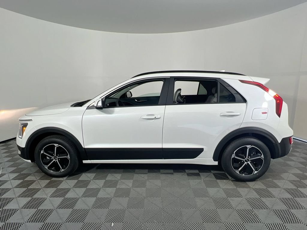 New 2026 Snow White Pearl Kia EX image 7