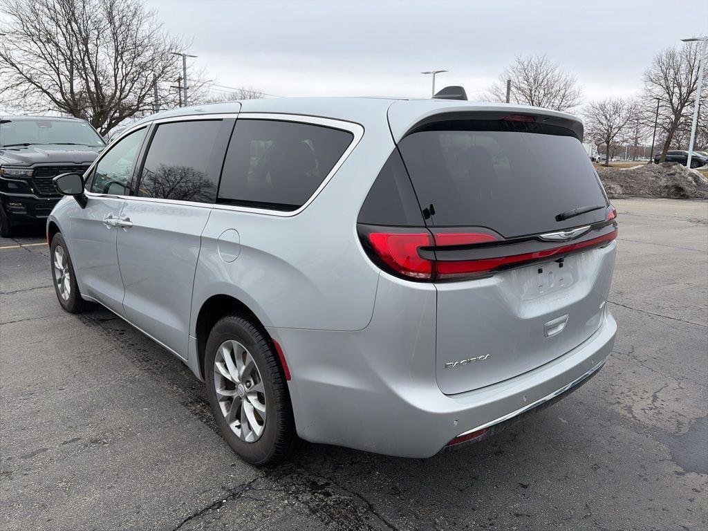Used 2026 Silver Mist Clearcoat Chrysler Select image 4