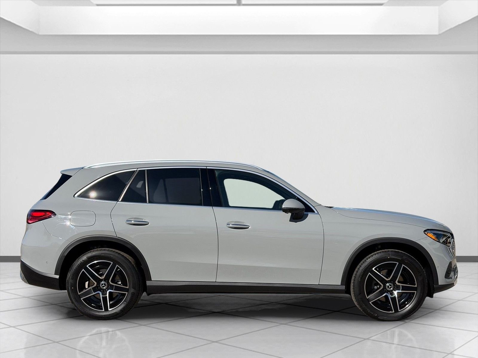 New 2026 MANUFAKTUR Alpine Grey Mercedes-Benz GLC 300 image 2