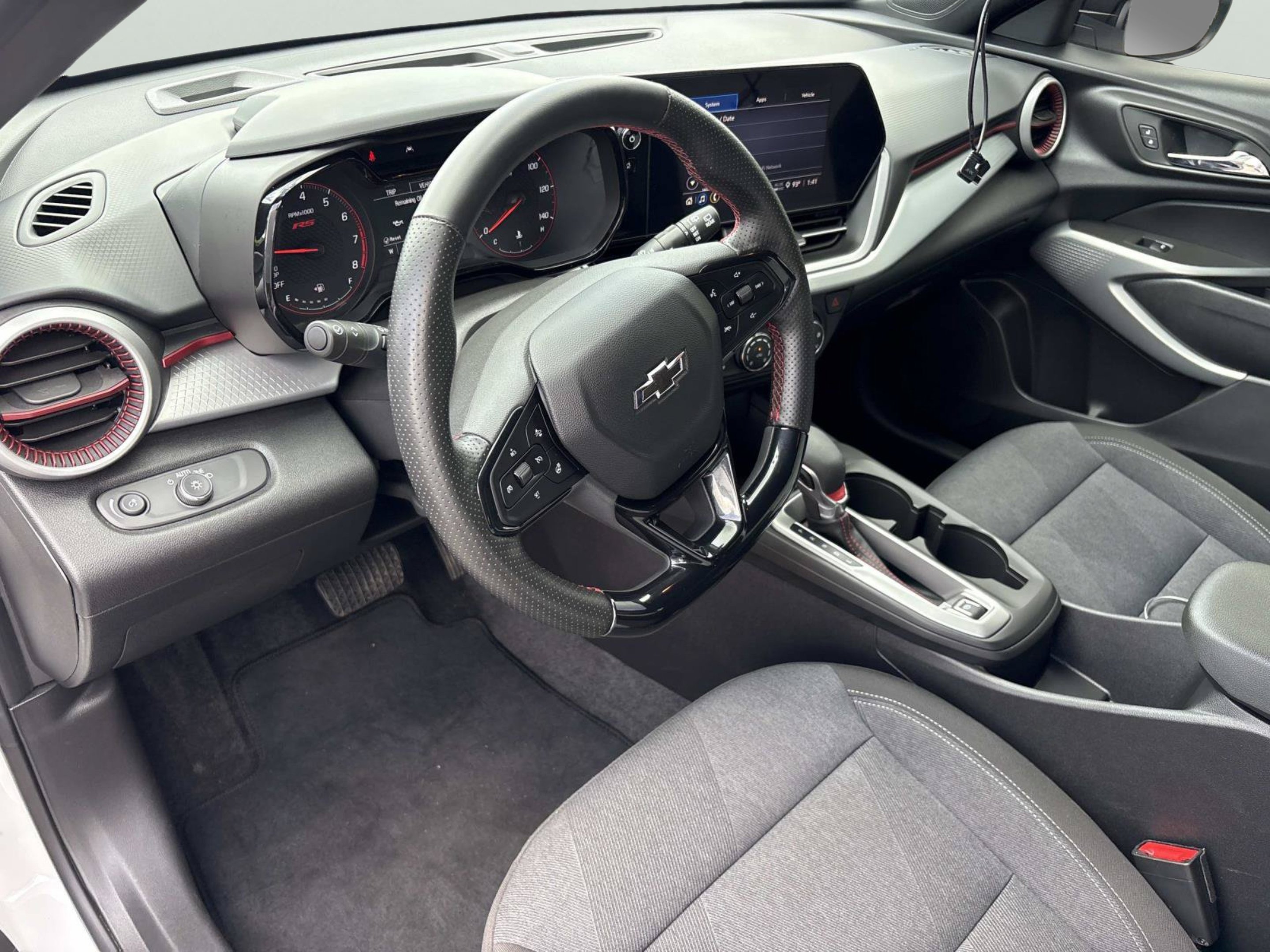 Used 2025 Summit White Chevrolet 1RS image 14
