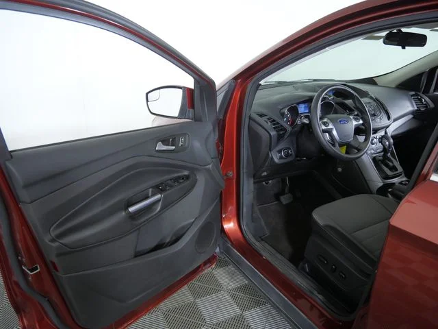 Used 2015 Orange Ford SE image 17
