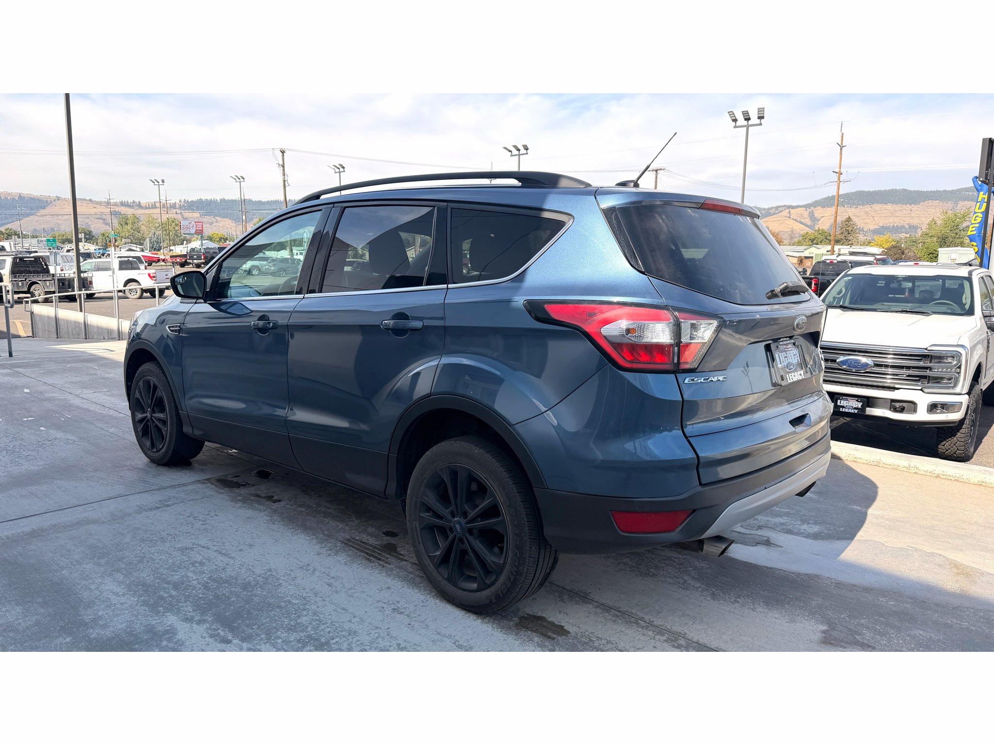 Used 2018 Blue Metallic Ford SE image 5
