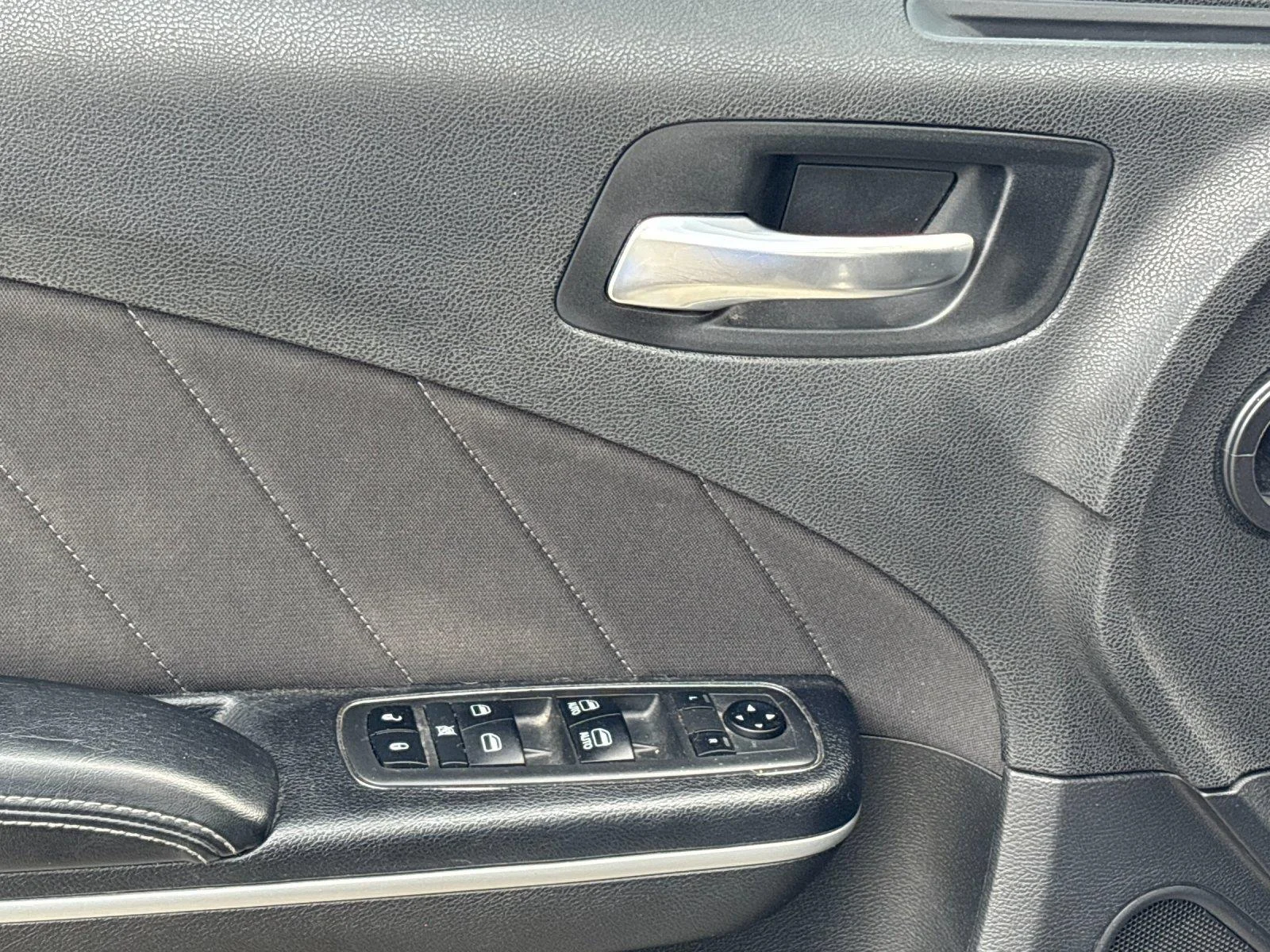 Used 2019 Granite Pearlcoat Dodge SXT image 13