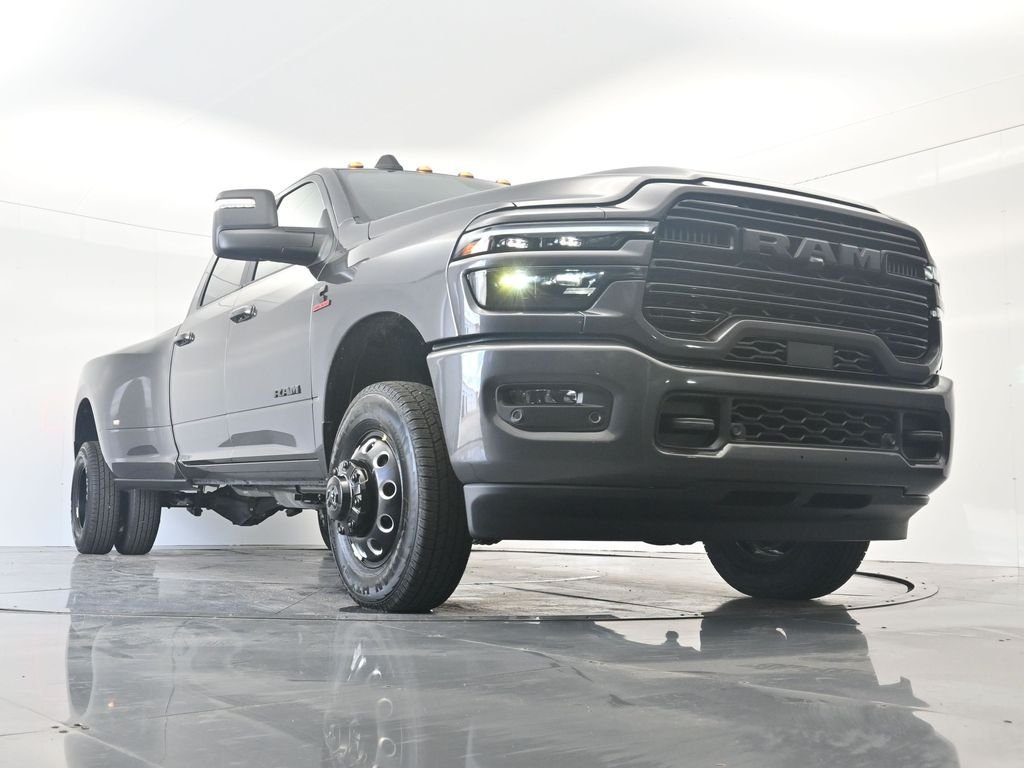 New 2026 Granite Crystal Metallic Clear-Coat Exterior Paint RAM Laramie image 37