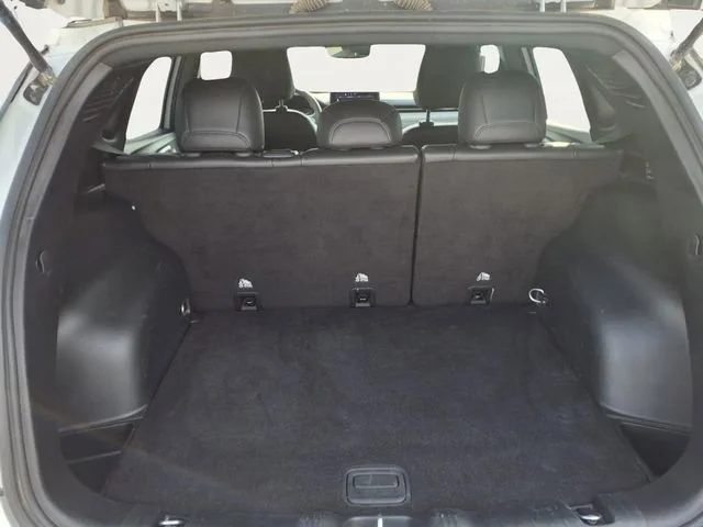 Used 2024  Jeep Latitude image 22