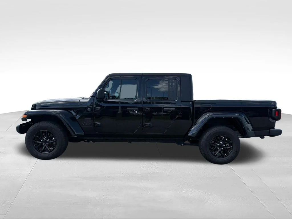 Used 2022 Black Jeep Sport image 2