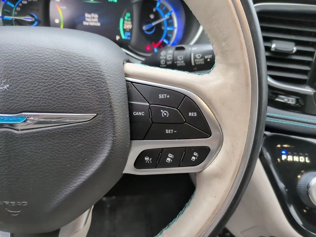 Used 2020 Gray Chrysler Limited image 17