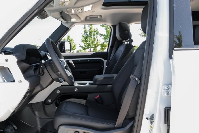 New 2026 Fuji White Land Rover S image 4