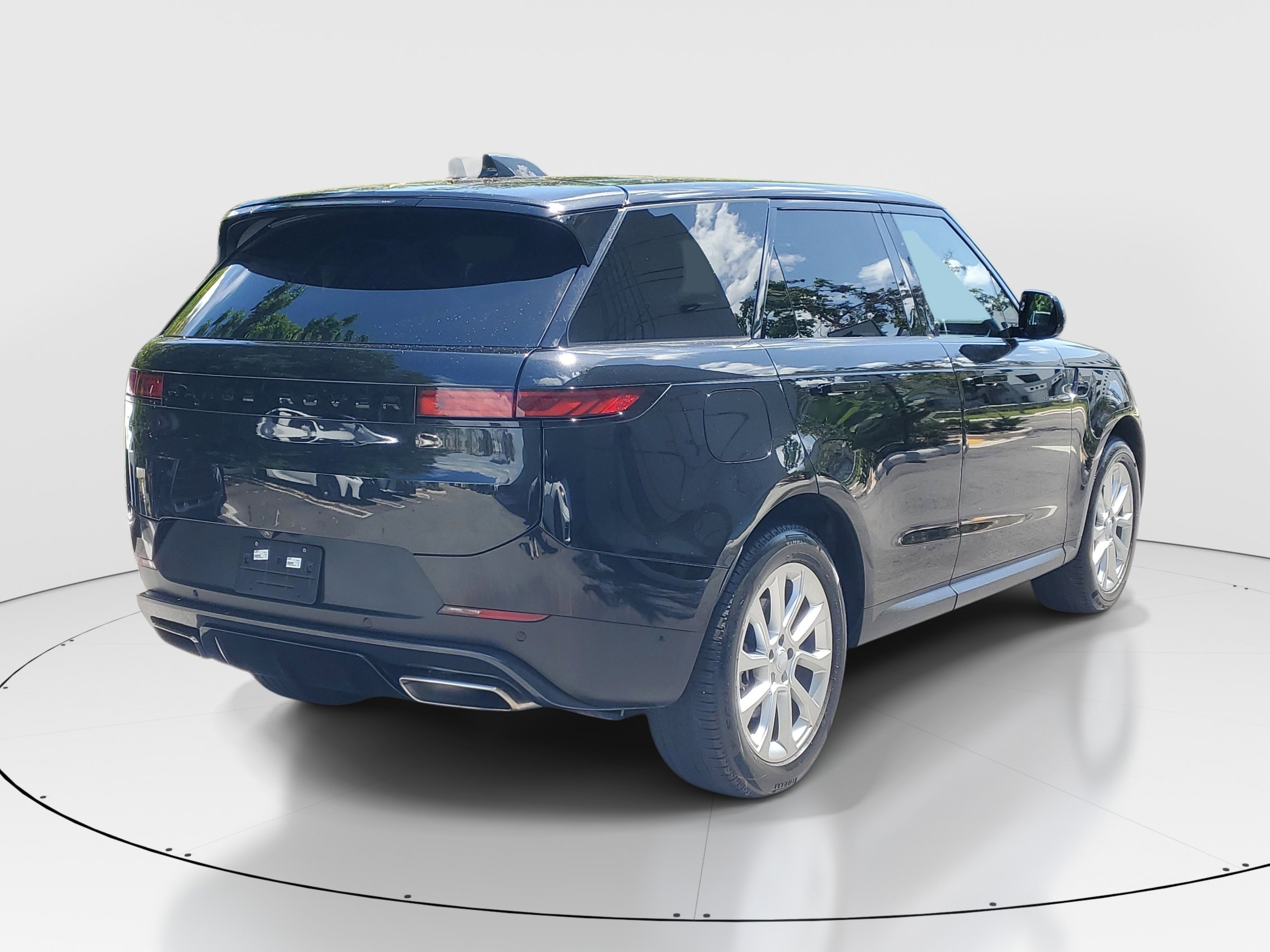 Used 2025 Santorini Black Metallic Land Rover SE image 7