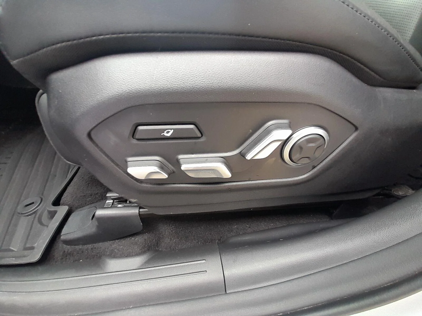 Used 2024 Shimmering Silver Hyundai Calligraphy image 39