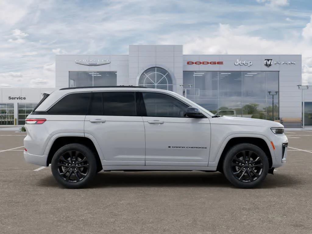 New 2026 Bright White Clear-Coat Exterior Paint Jeep Limited Reserve image 21