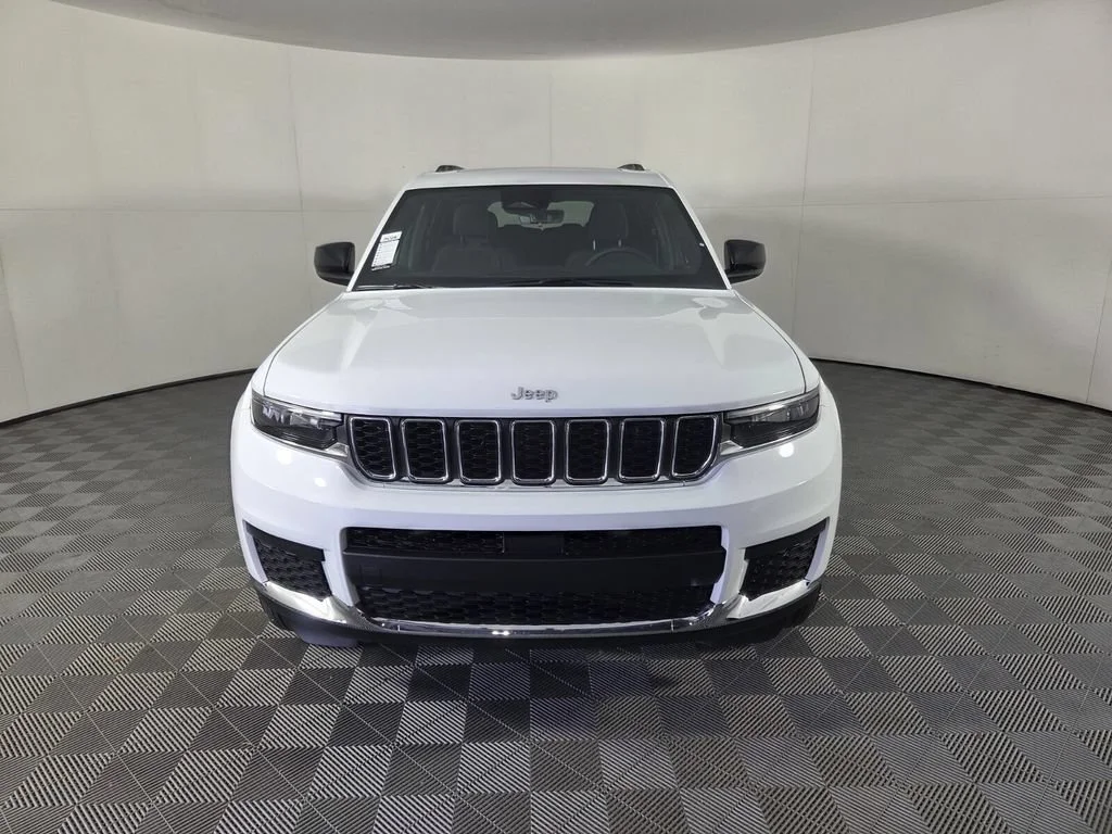 New 2026 Bright White Clear-Coat Exterior Paint Jeep Laredo X image 3
