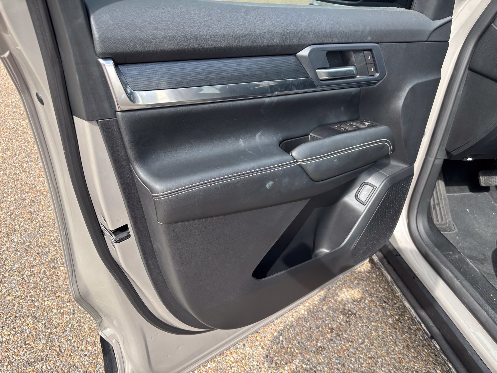 Used 2026  GMC Elevation image 9