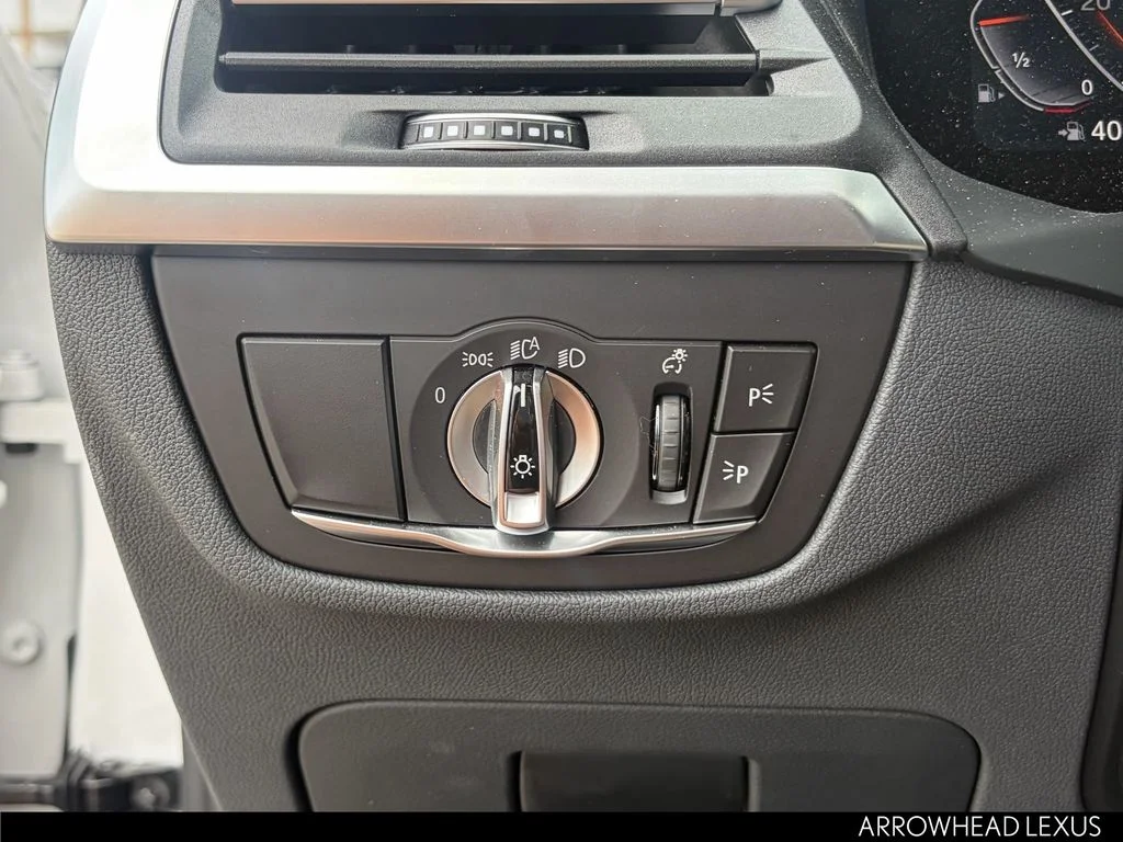 Used 2024 White BMW xDrive30i image 20