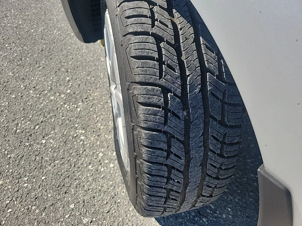 Used 2010 Silver Kia Base image 22