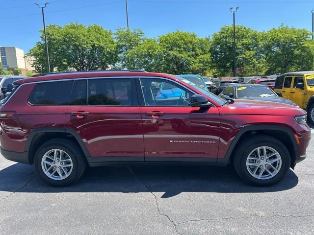 Used 2023 Red Jeep Laredo image 5