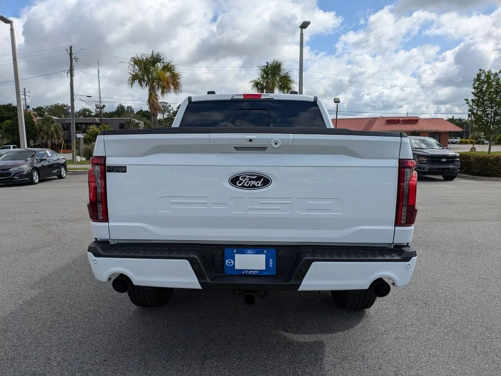 New 2026 Oxford White Ford Lariat image 5