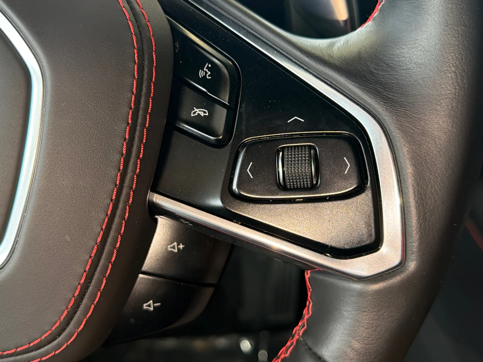 Used 2025 Black Chevrolet 1LZ image 31