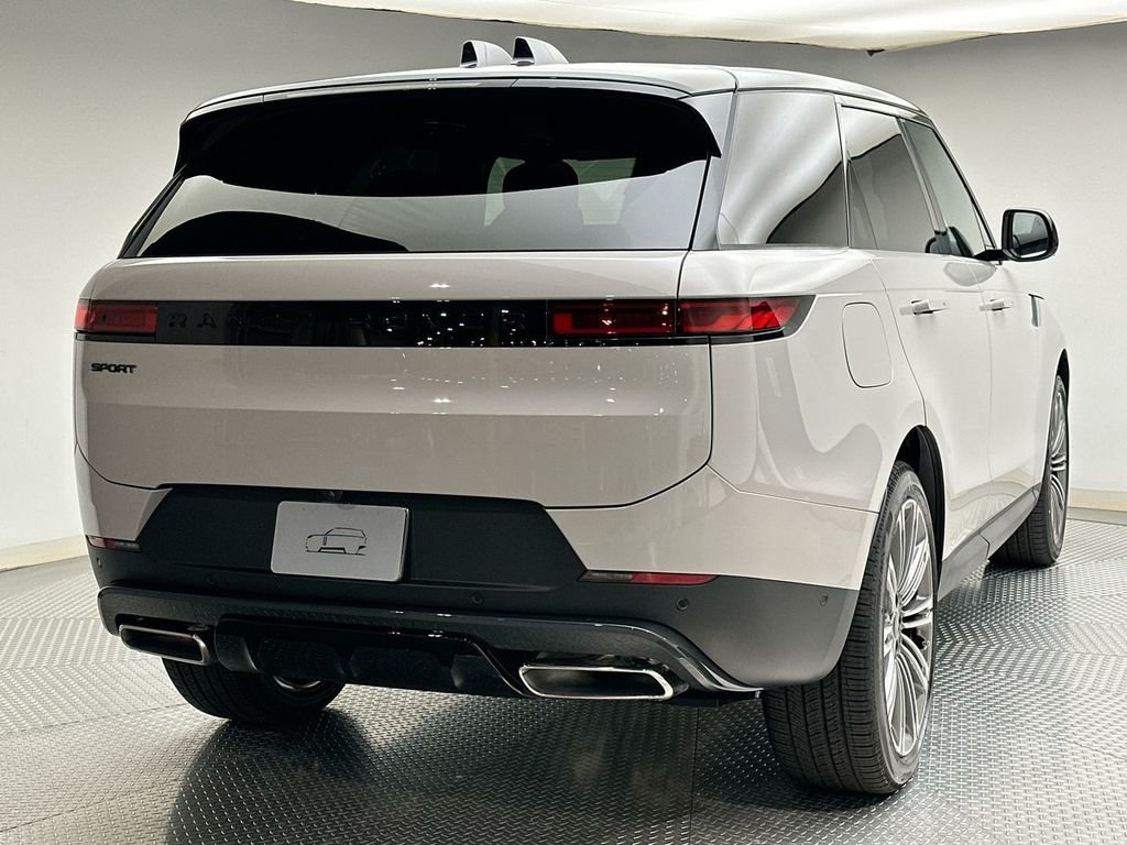 New 2026 Borasco Grey Metallic Land Rover SE image 3