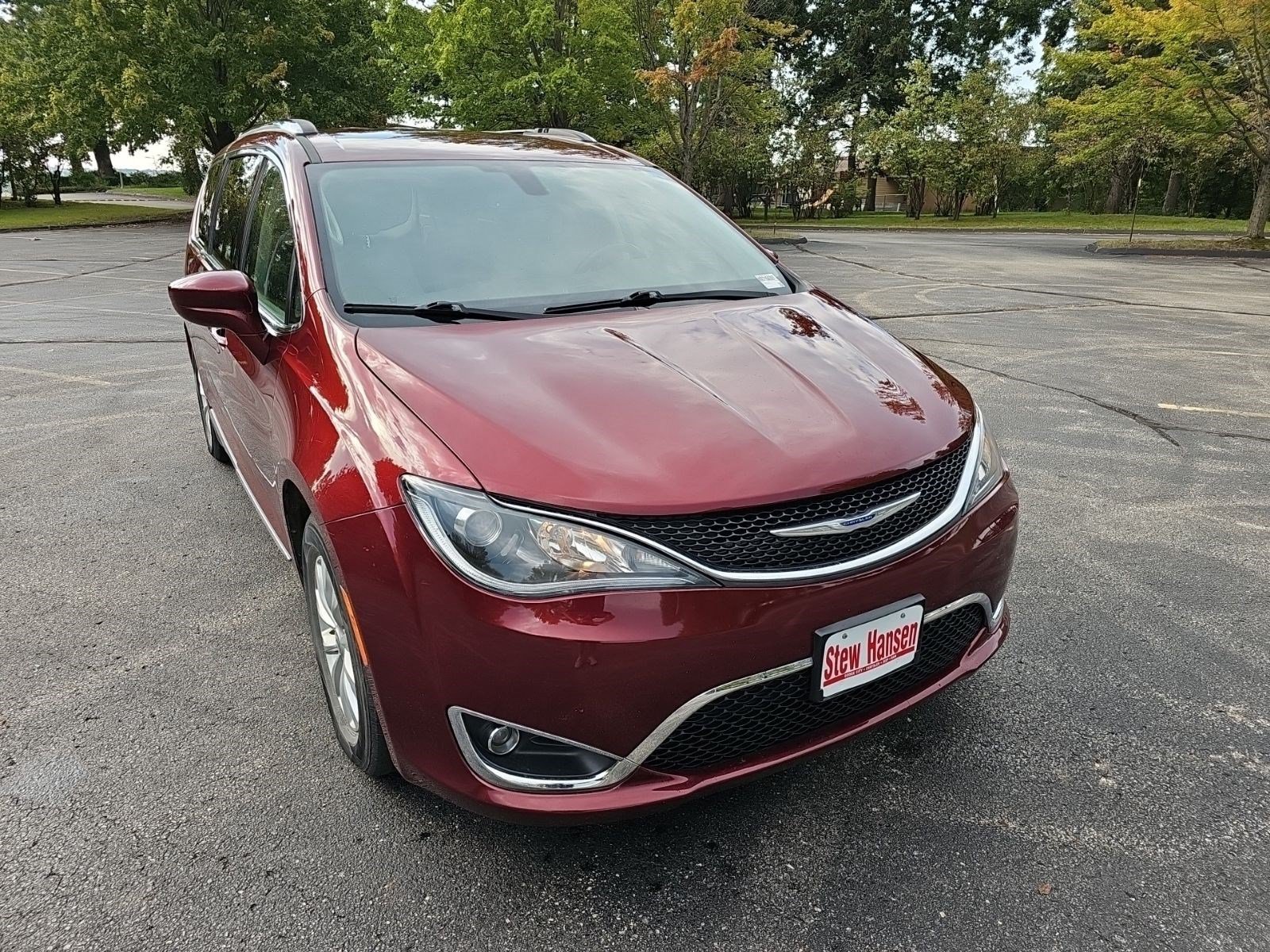 Used 2019 Velvet Red Pearlcoat Chrysler Touring L image 7