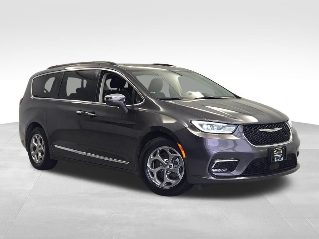 2022 Chrysler Pacifica Limited's photo