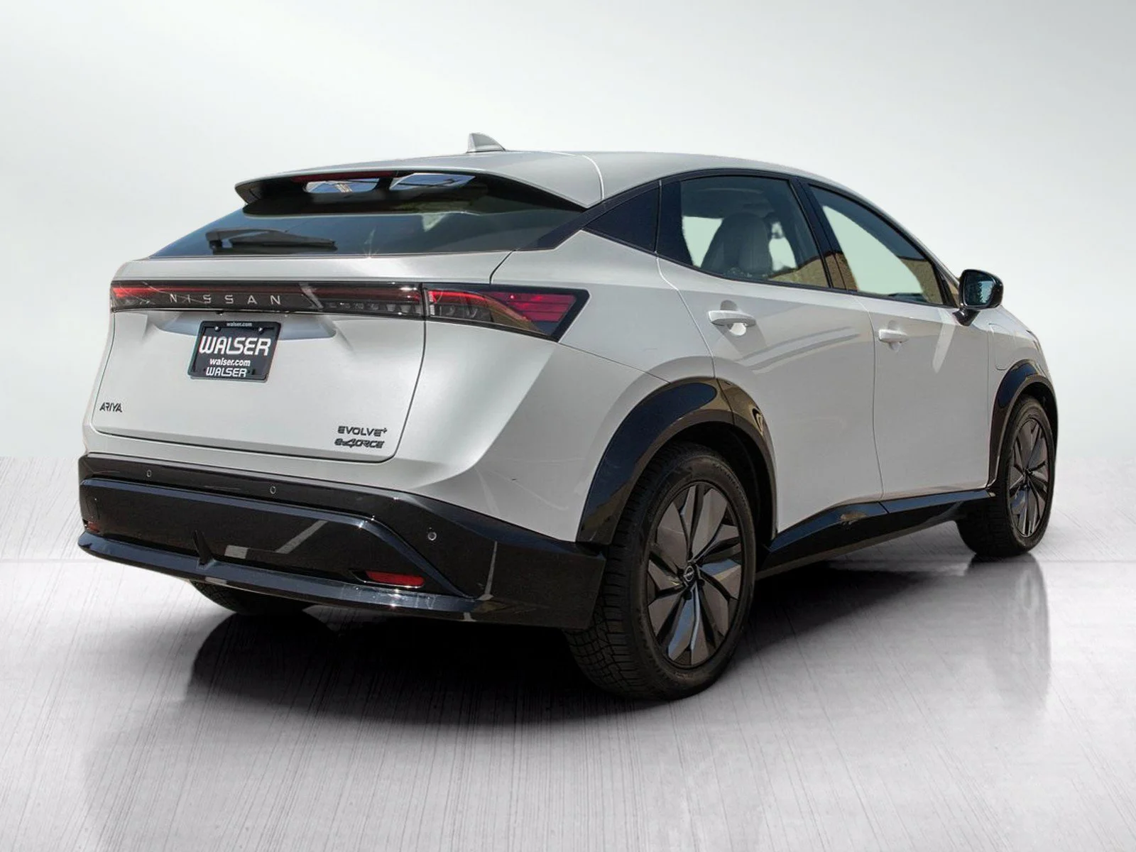 Used 2024 Everest White Pearl Tricoat Nissan EVOLVE+ e-4ORCE image 5