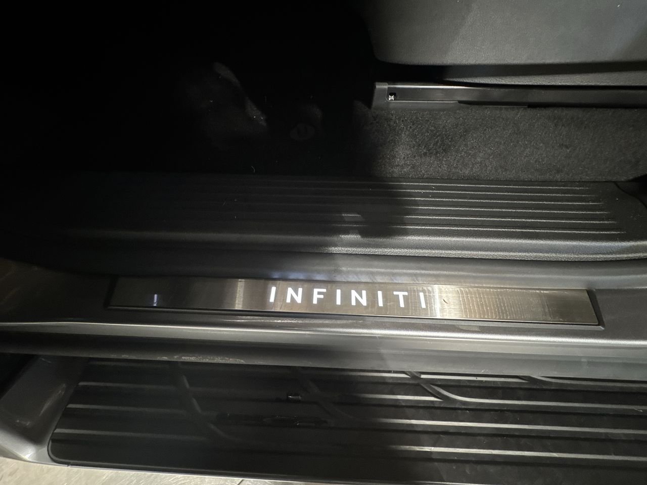 2025 INFINITI QX80 Sensory 4WD - Photo 15