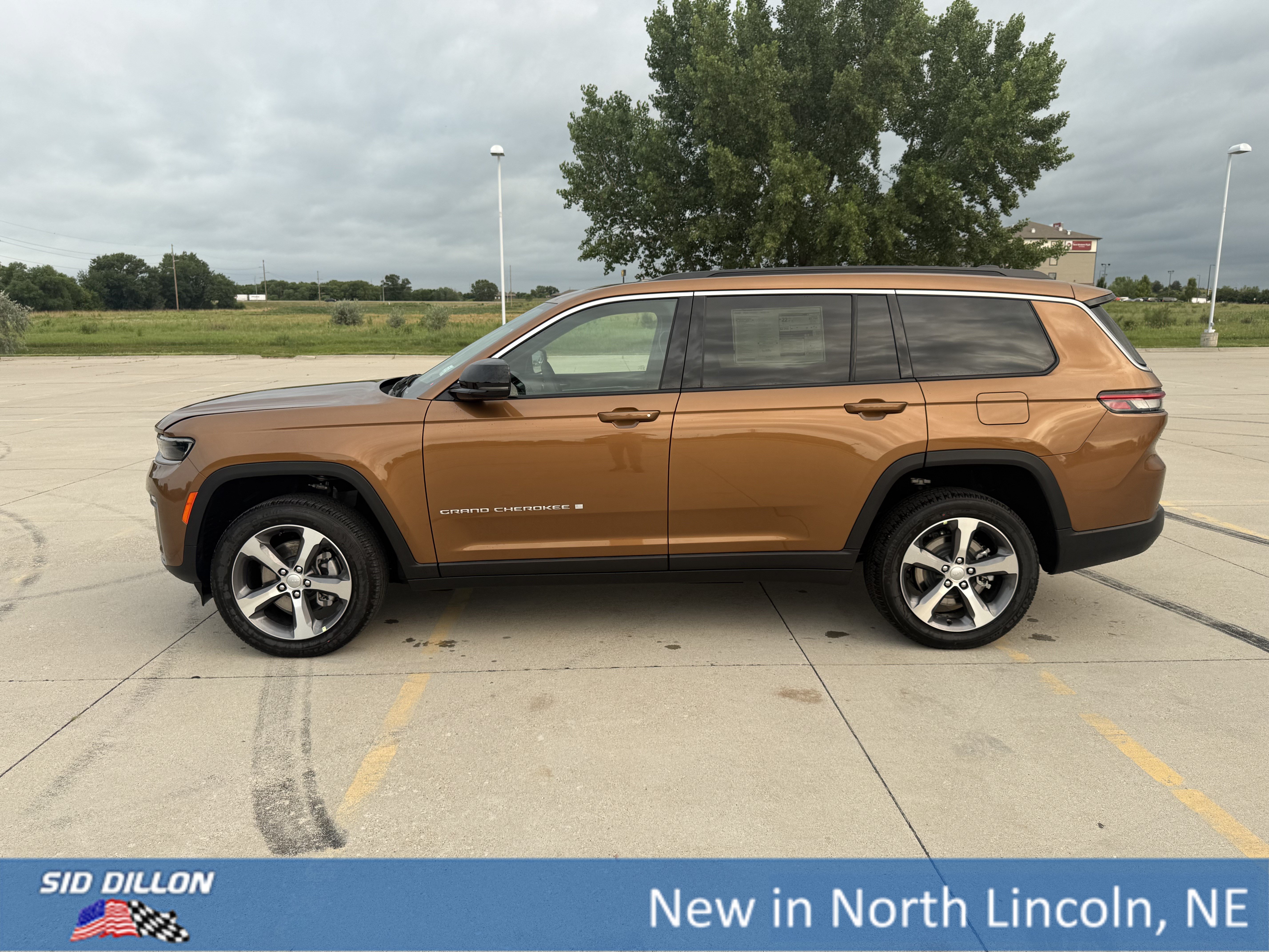 New 2026 Copper Shino Metallic Clear-Coat Exterior Paint Jeep Limited image 2