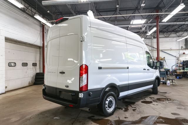 Used 2025  Ford Base image 11