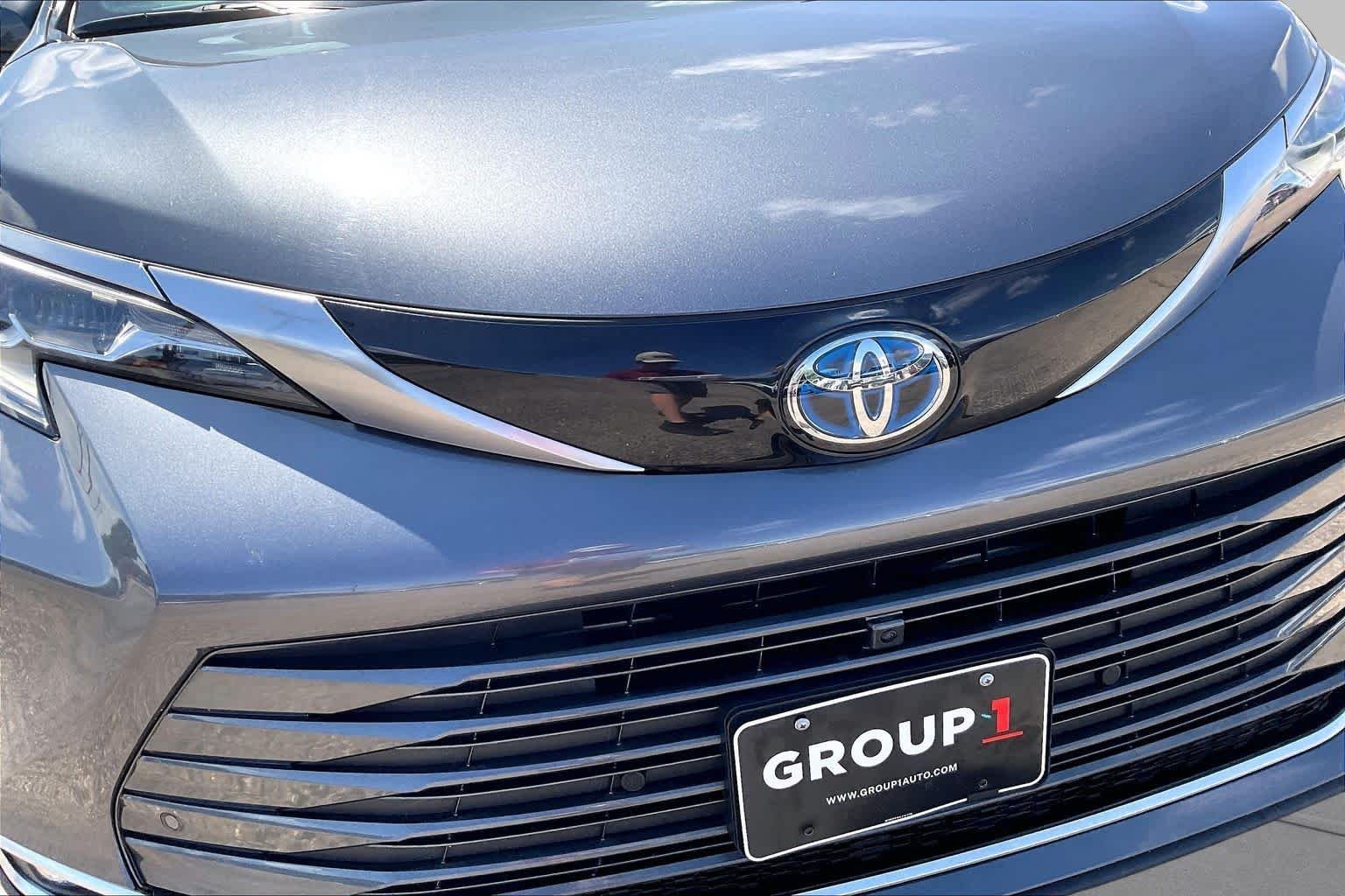 Used 2025 Magnetic Gray Metallic Toyota Platinum image 30