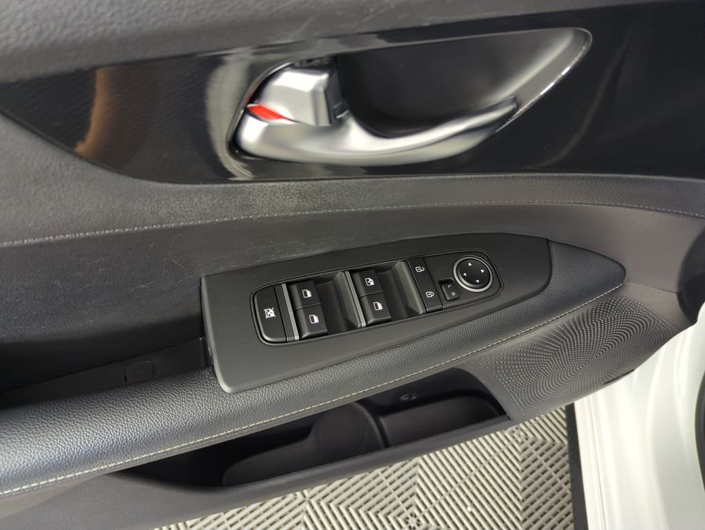 Used 2023 White Kia GT-Line image 19