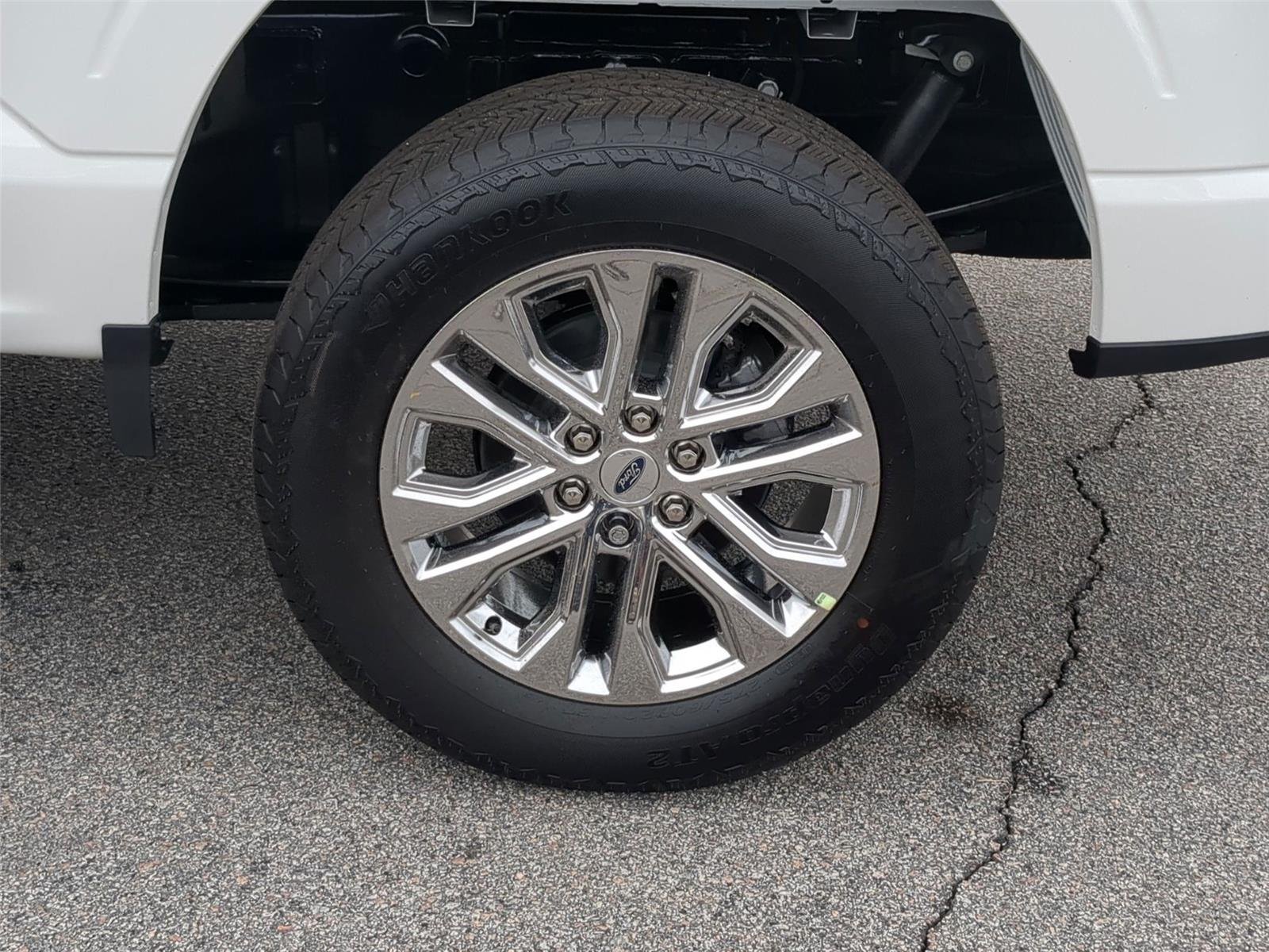 New 2026 Star White Metallic Tri-Coat Ford Lariat® image 11