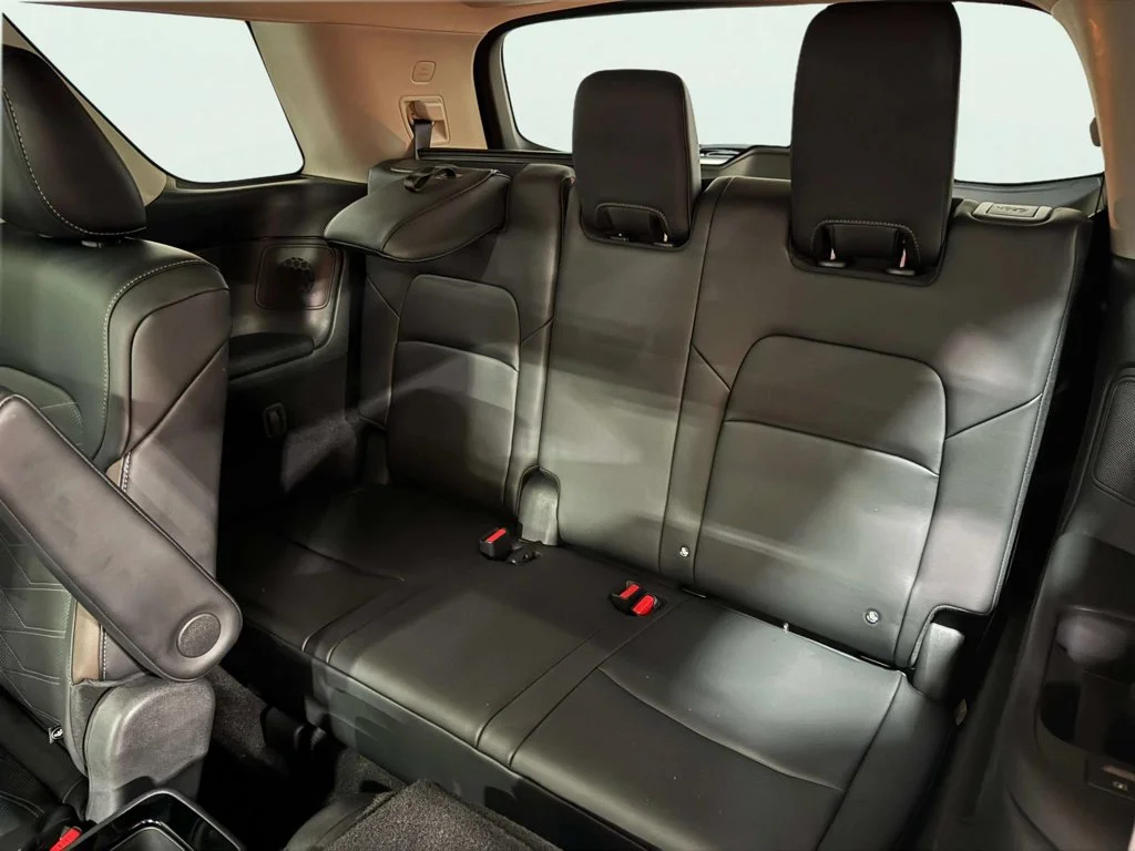 Used 2025 Black Nissan Platinum image 25