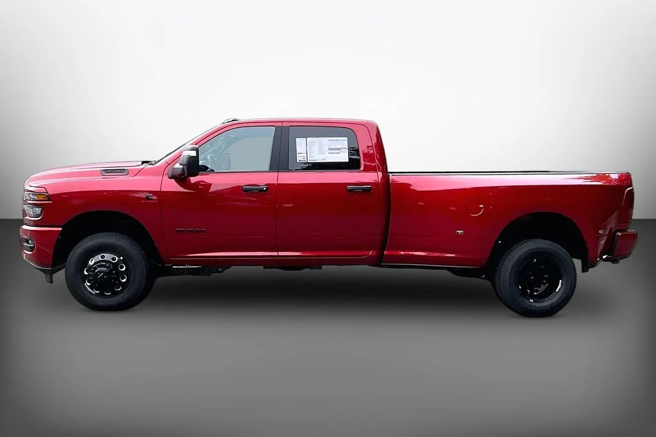 New 2026 Molten Red Pearl-Coat Exterior Paint RAM Big Horn image 5