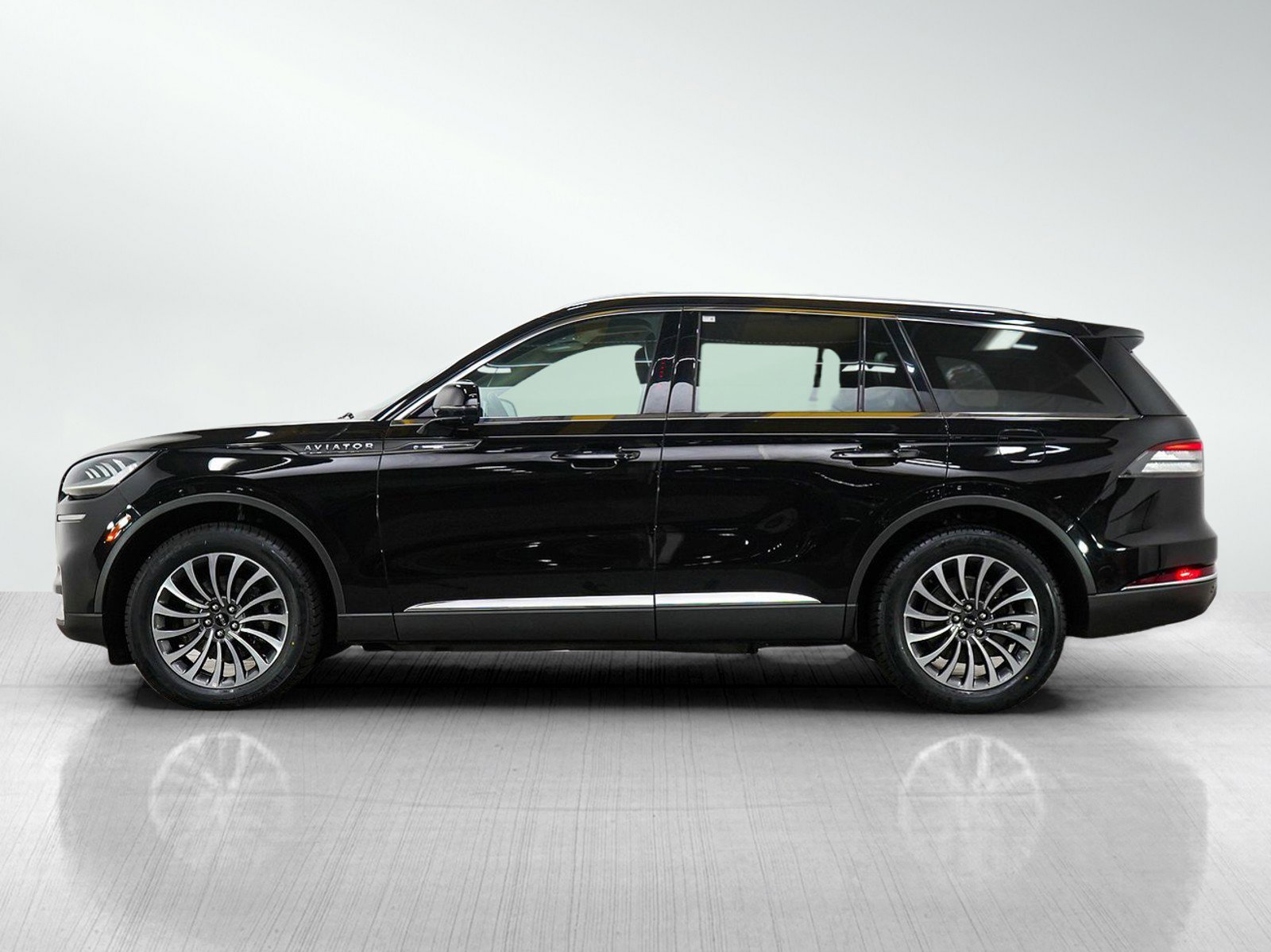 Used 2022 Lincoln Aviator Reserve with VIN 5LM5J7XC0NGL09471 for sale in Burnsville, Minnesota