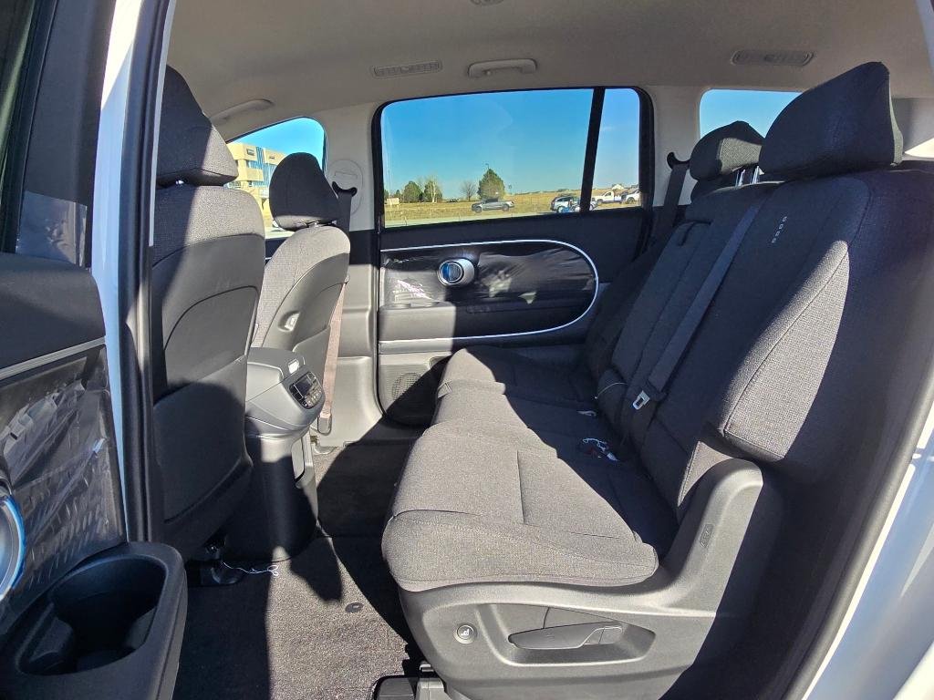 New 2026 Snow White Pearl Hyundai SE image 15