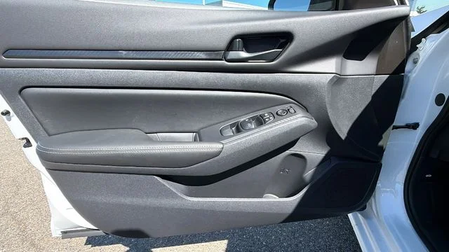 New 2026 White Nissan 2.5 SV image 18