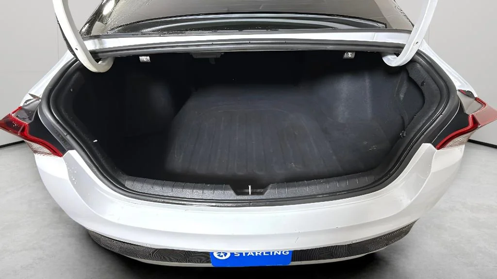 Used 2022 White Kia EX image 29