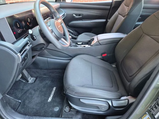 Used 2025 Green Hyundai SE image 11