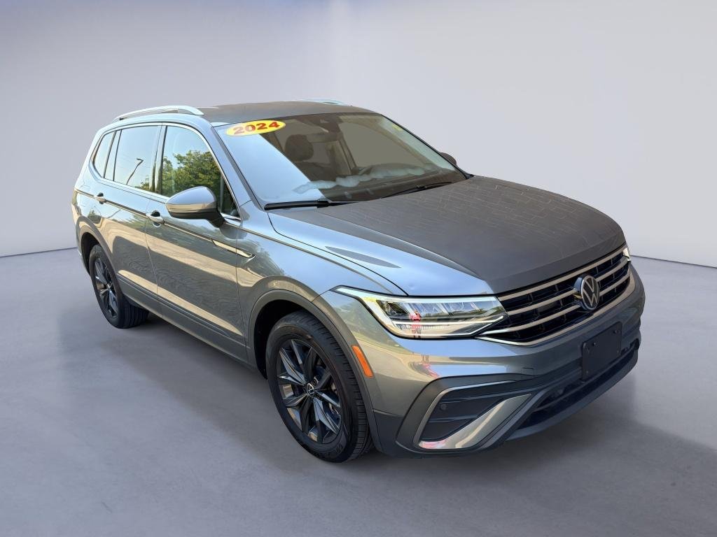 Used 2024 Platinum Gray Metallic Volkswagen SE image 7