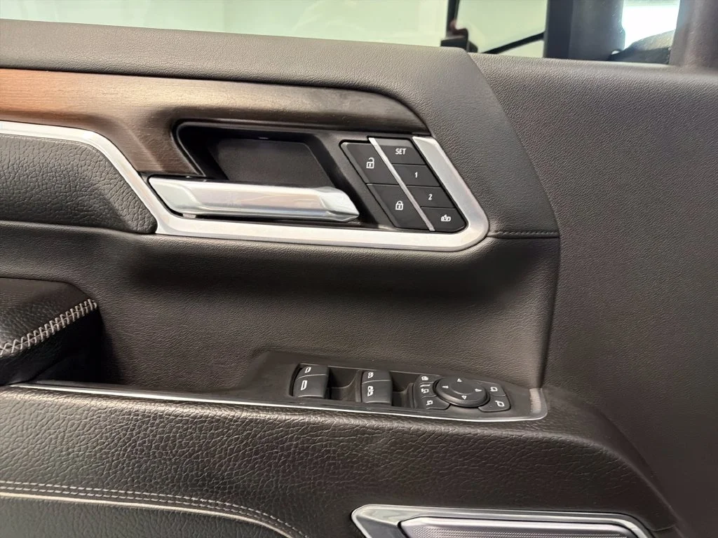 Used 2025 White GMC Denali image 12