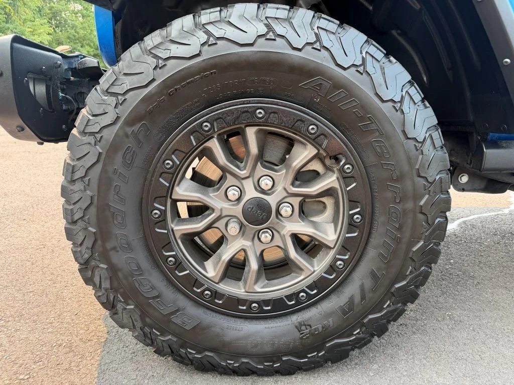 Used 2021 Hydro Blue Pearlcoat Jeep Rubicon 392 Unlimited 4x4 w/ Sky One-Touch Power Top image 10
